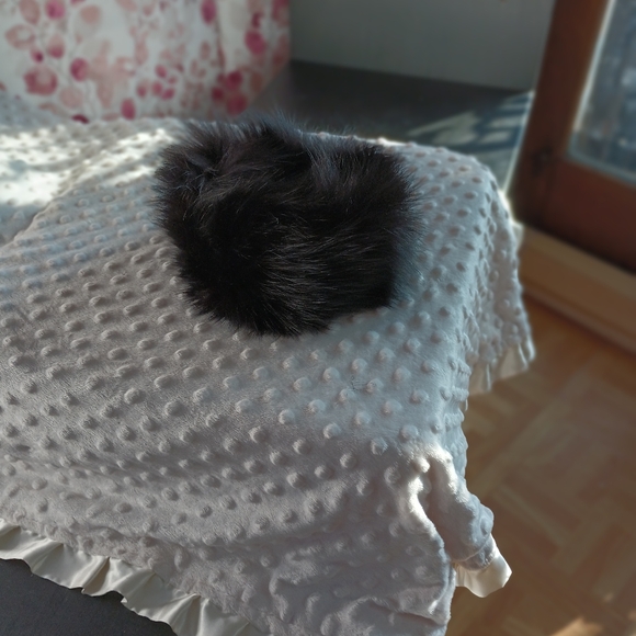 Animal Fur cuff - Picture 4 of 6
